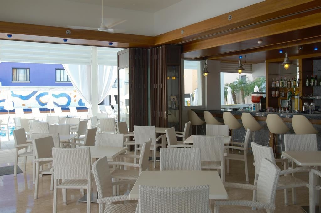 restaurants-restaurant