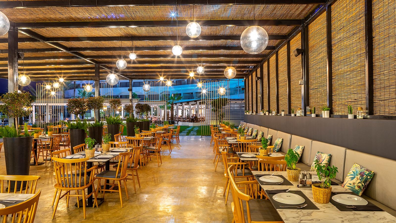 restaurants-restaurants