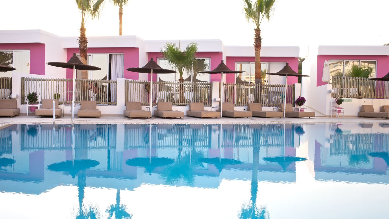 rooms-executive-bungalow-poolview