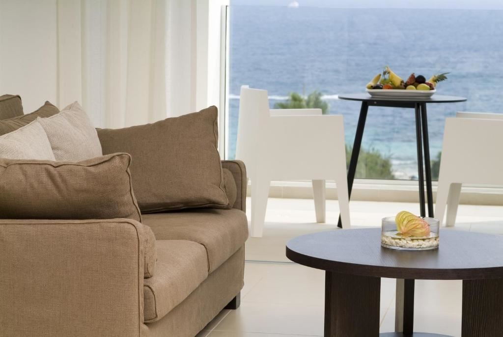 rooms-superior-juniorsuite-seaview-balcony