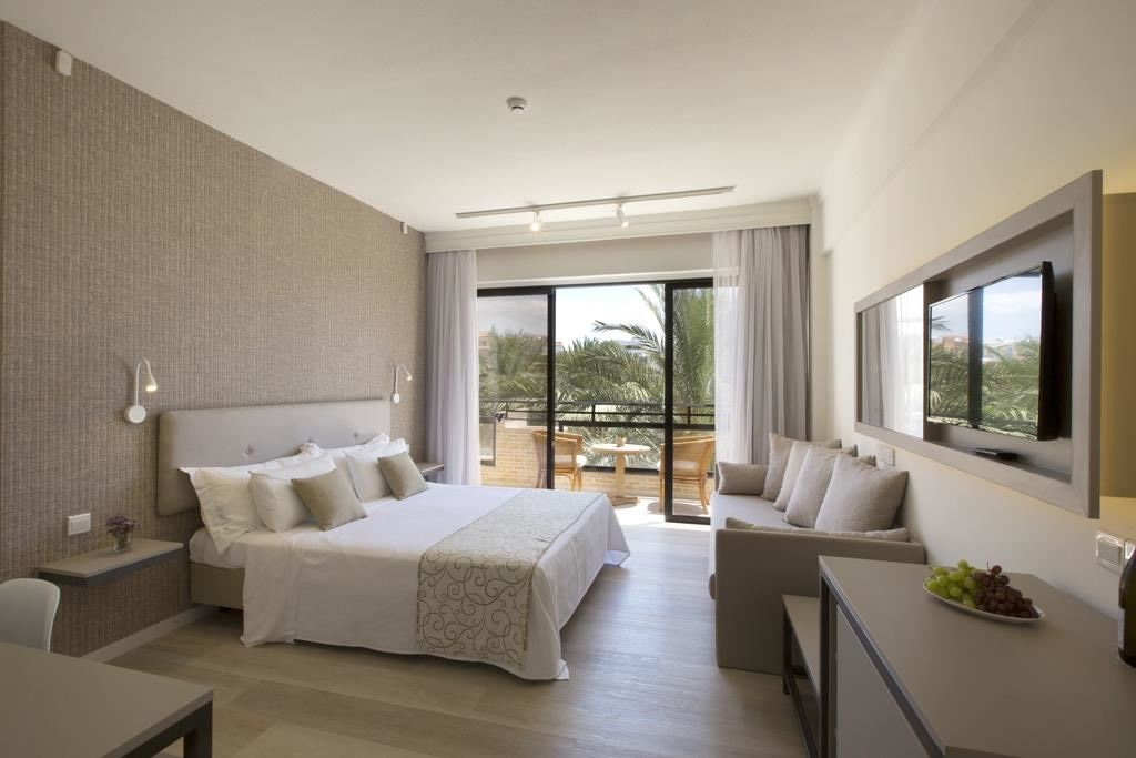rooms-deluxe-double-room-front-sea-view
