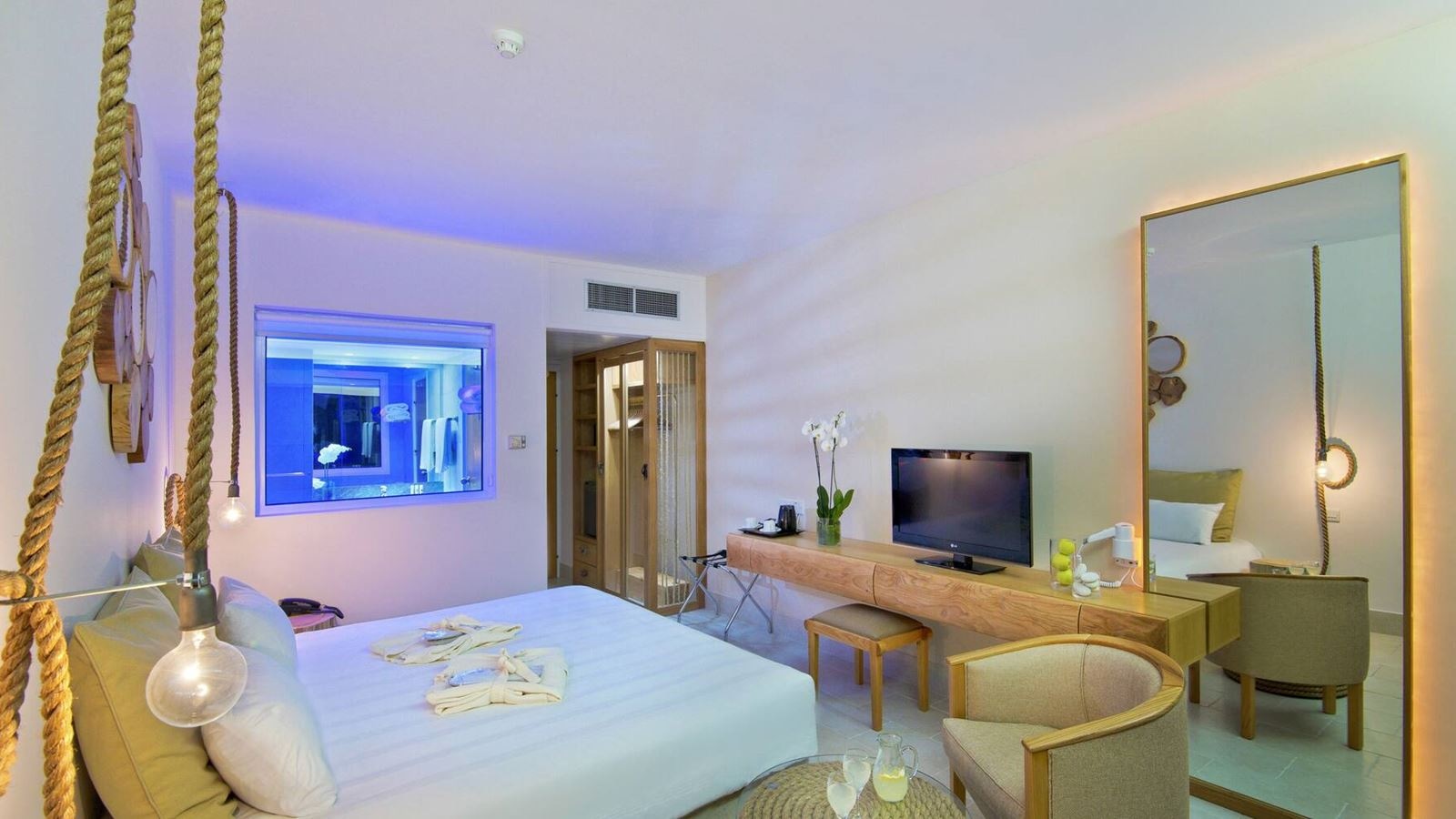 rooms-single-use-standard-room-seaview-balcony