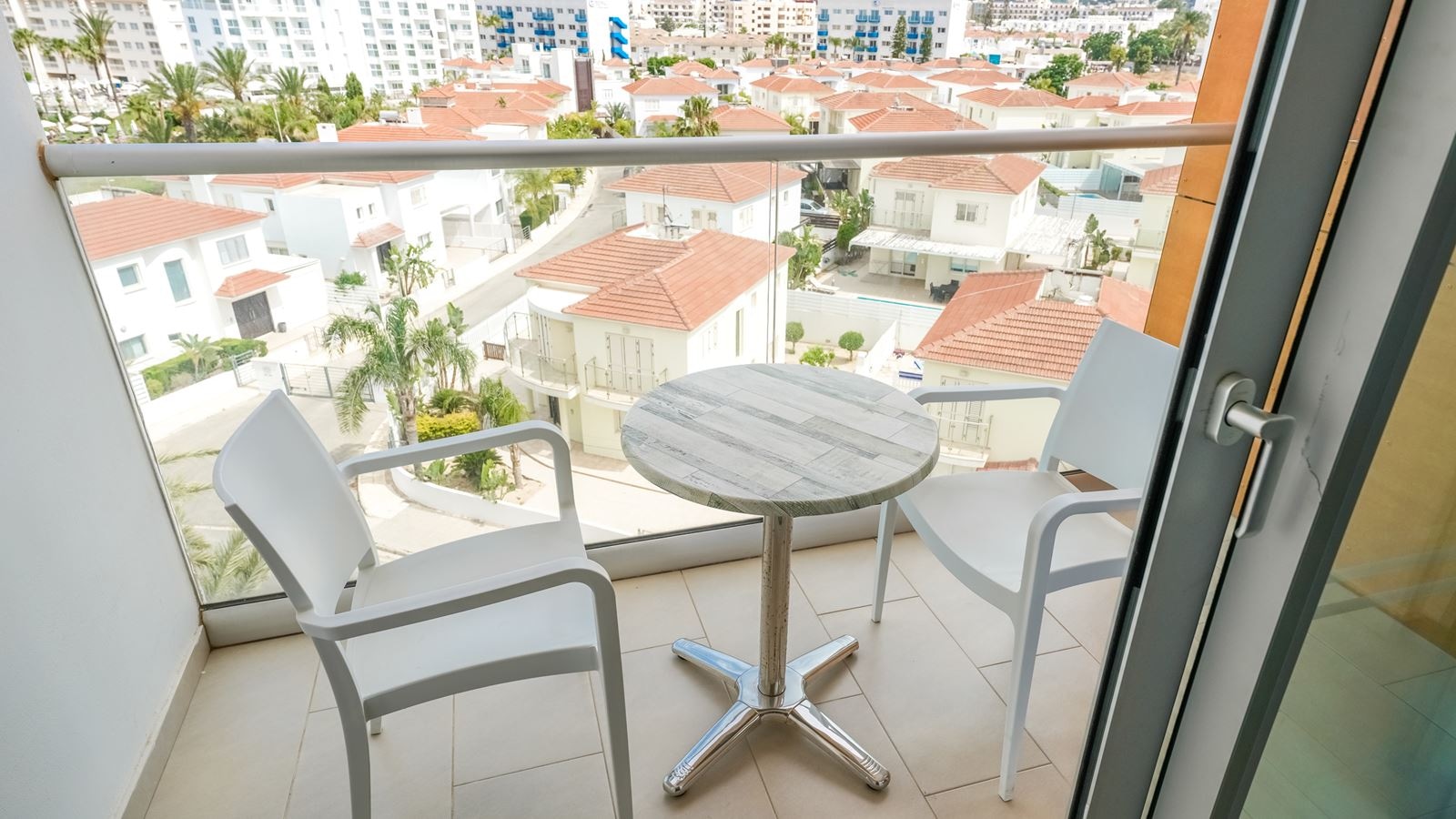 rooms-standard-room-laterial-sea-view-or-pool-view-