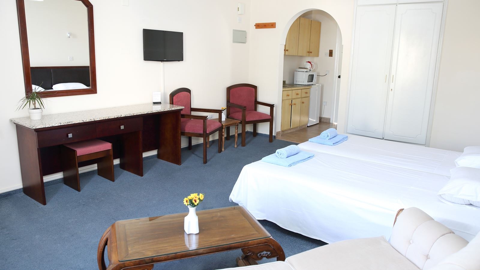 rooms-standard-apartment-balcony-or-terrace