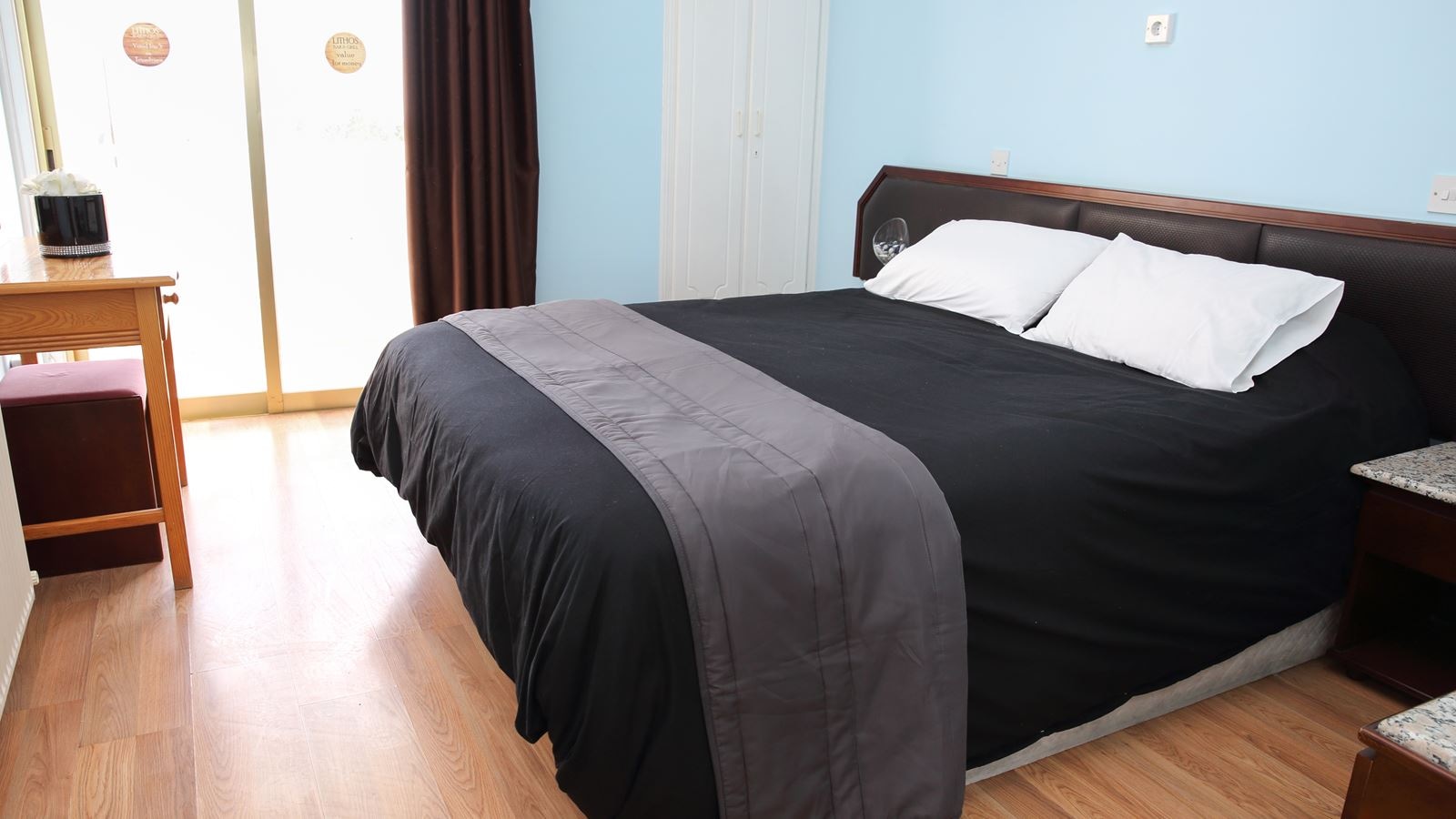 rooms-standard-studio-balcony-or-terrace