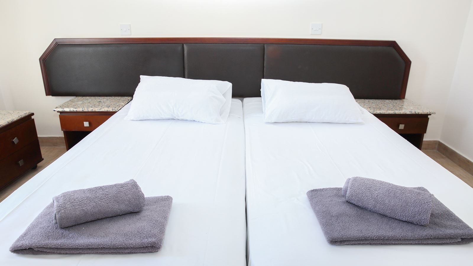 rooms-standard-apartment-balcony-or-terrace