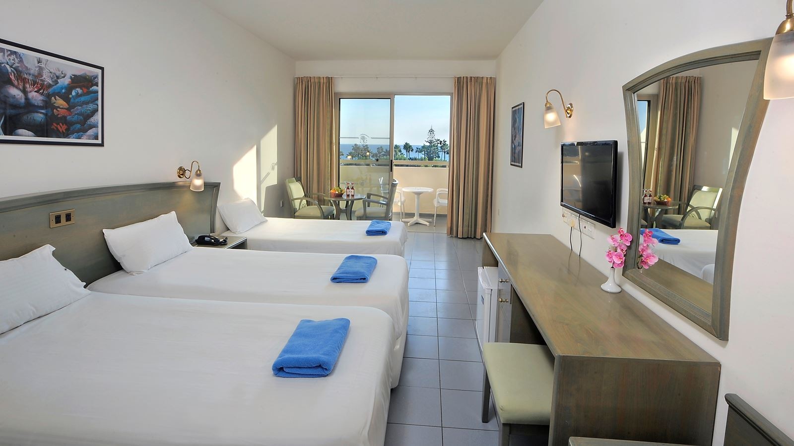 rooms-family-room--inland-view-balcony-