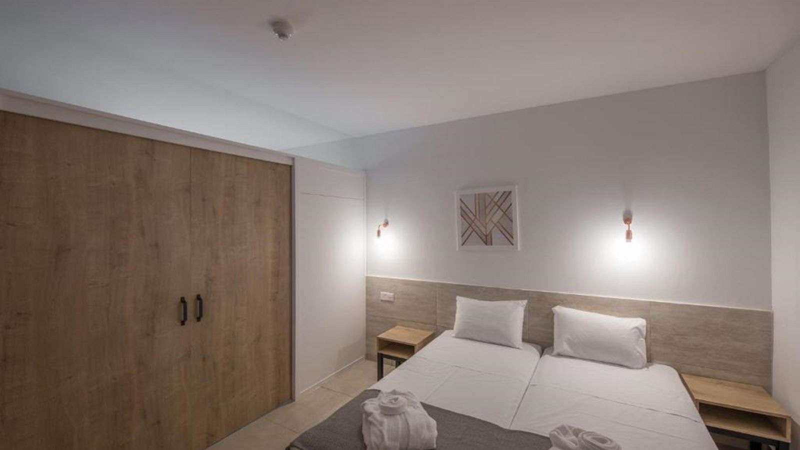 rooms-familyroom-inland-view-balcony