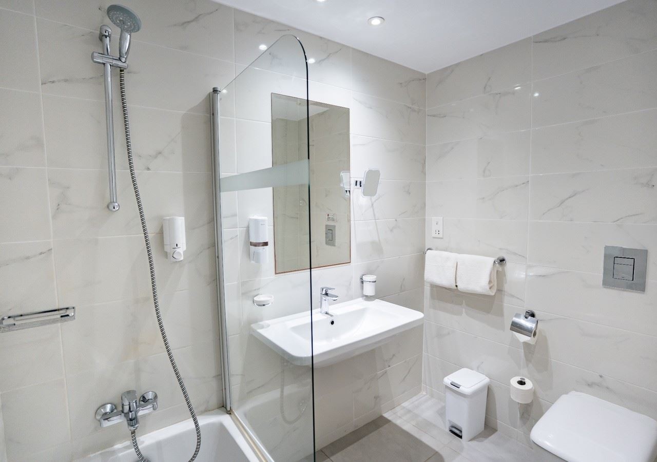 rooms-singleuse-standard-room-lateralseaview-balcony