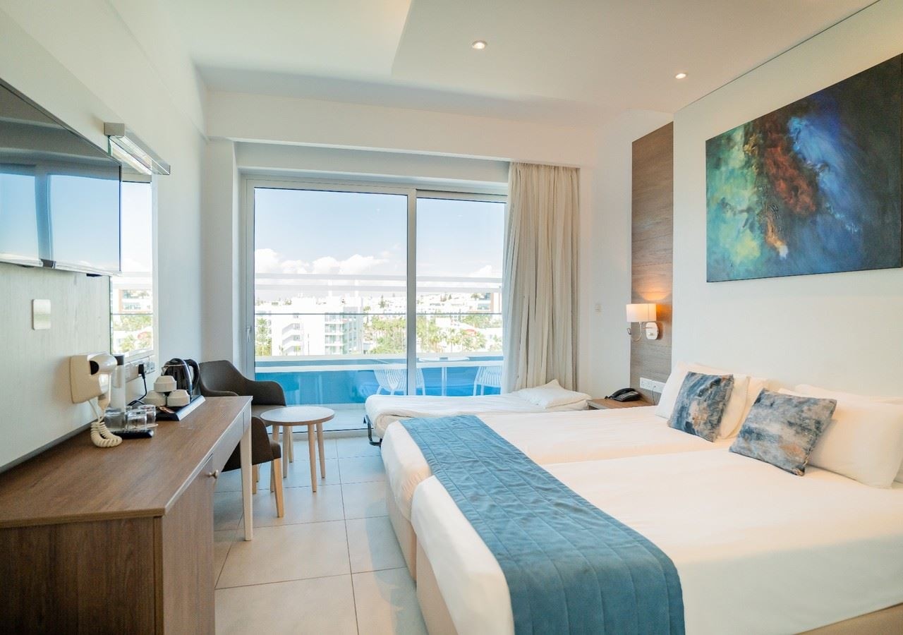 rooms-classic-room-balcony