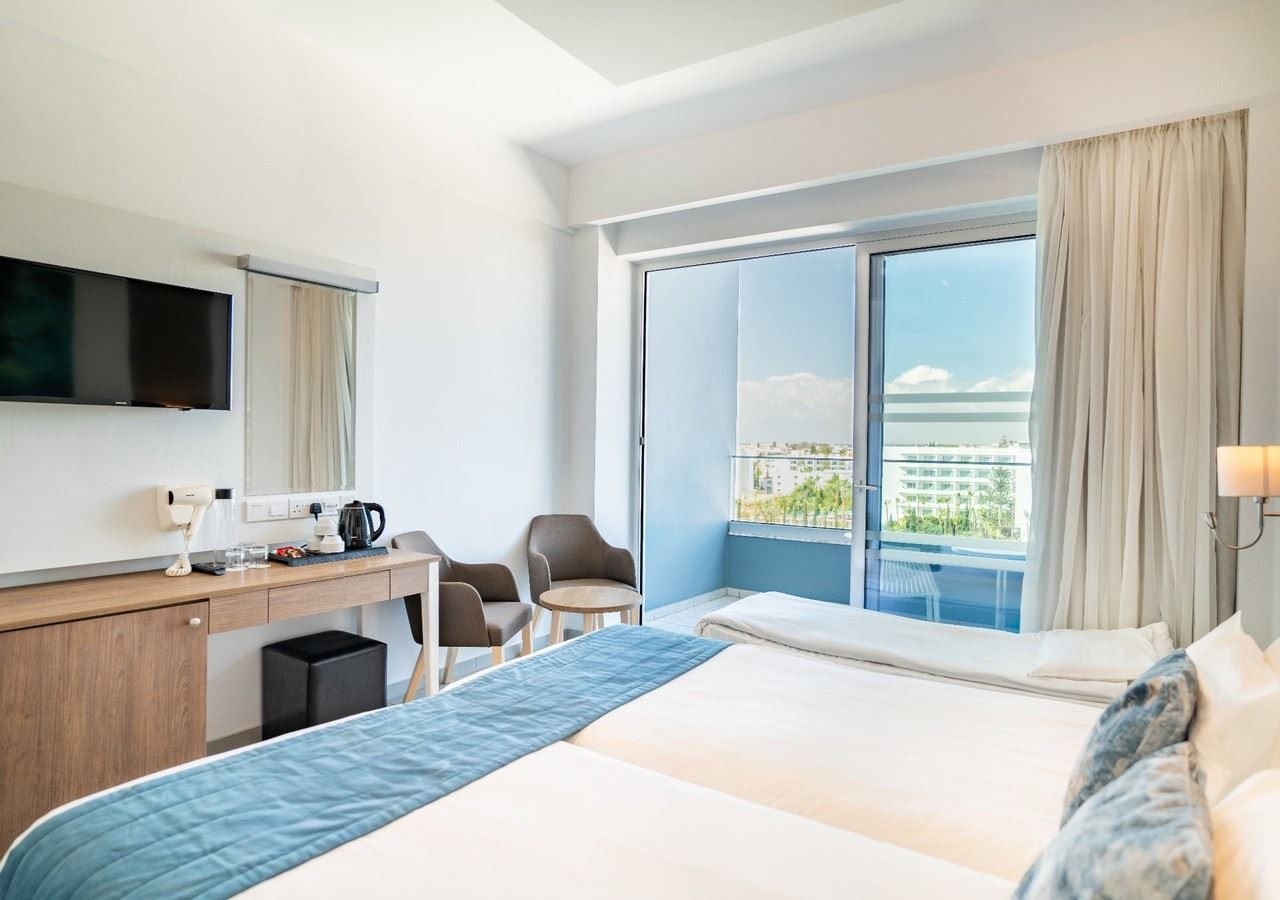 rooms-classic-room-balcony