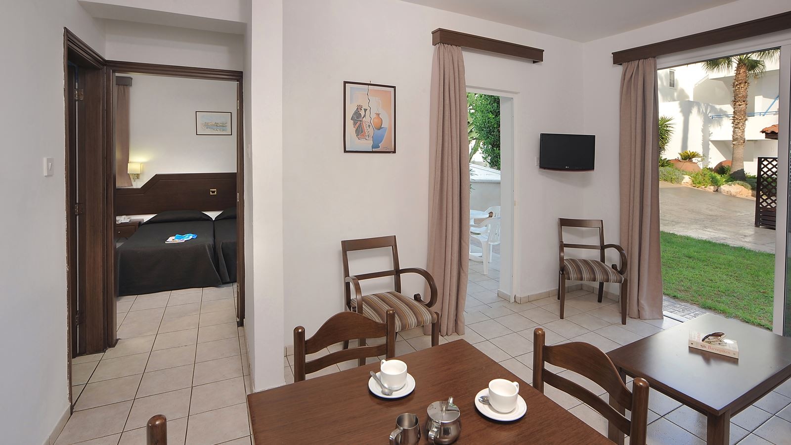 rooms-1-bedroom-room