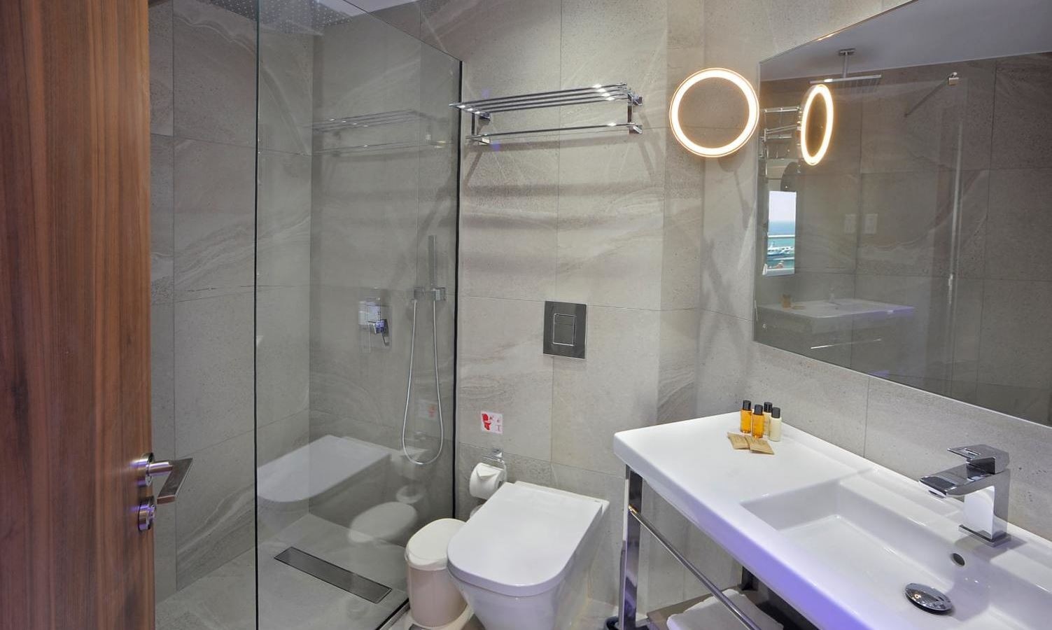 rooms-room-superior-sideseaview