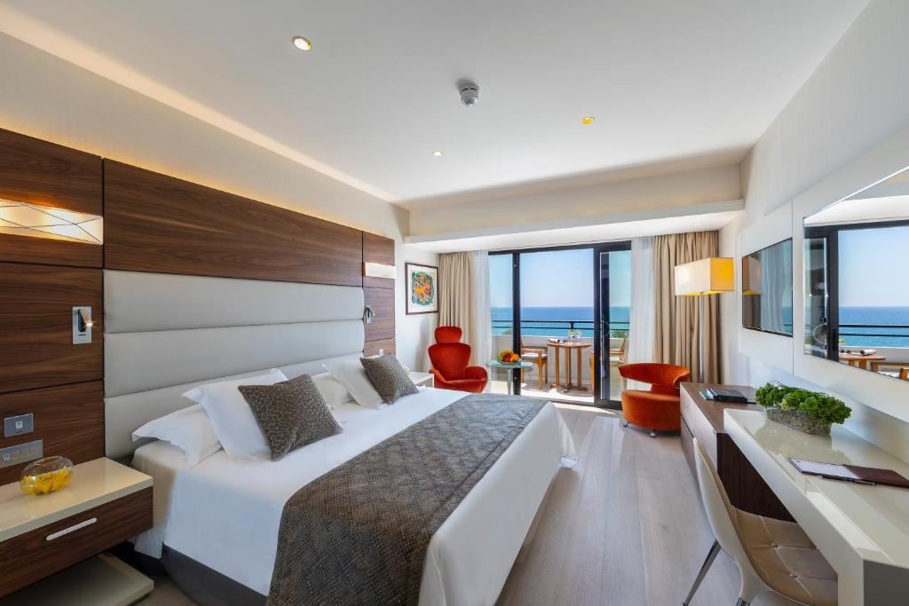 rooms-2-connectingrooms-superior-familyroom-seaview-balcony