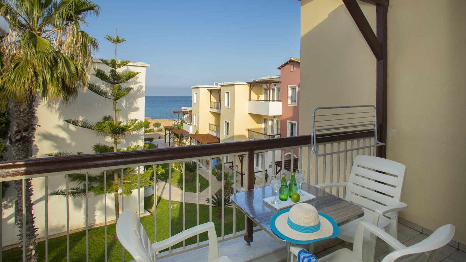 rooms-1-bedroom-apartment-lateralseaview-balcony-or-terrace