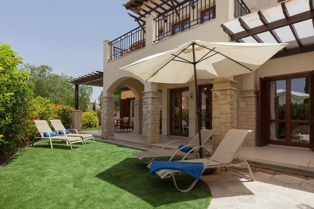 rooms-standard-apartment-sharedpoolterrace