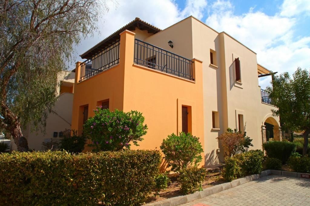 rooms-standard-apartment-sharedpoolterrace