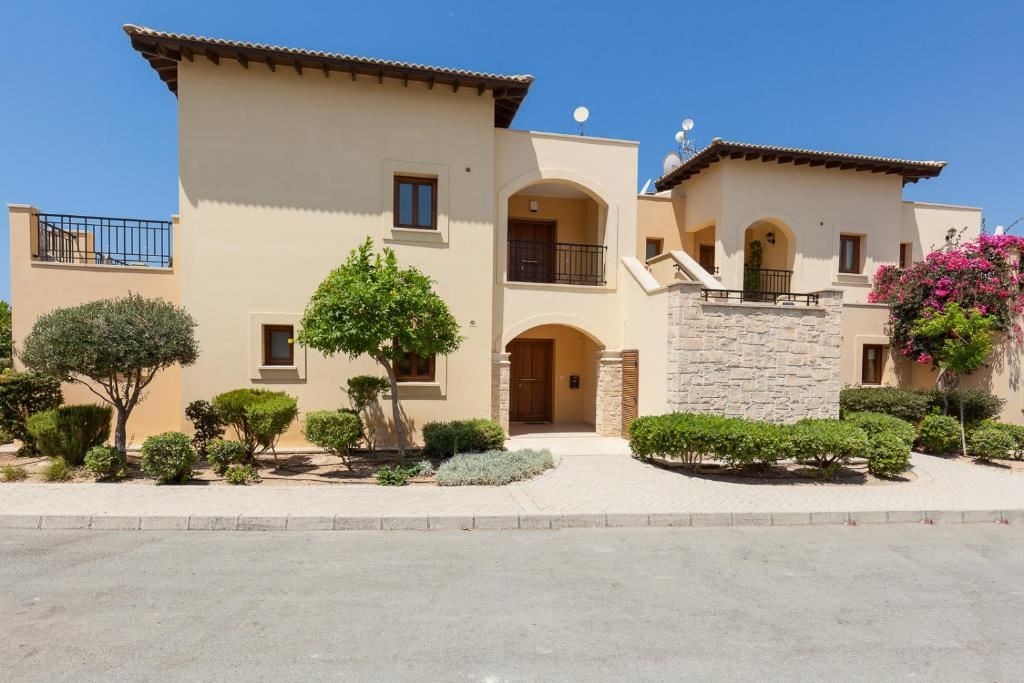 rooms-2-bedroom-standard-apartment-sharedpoolterrace