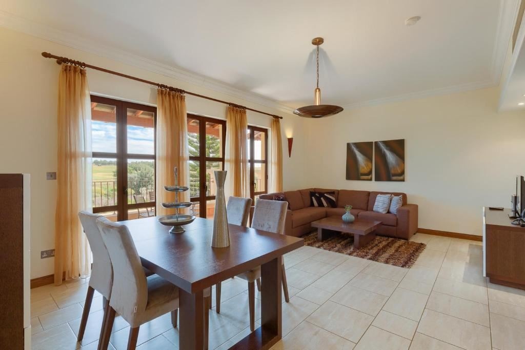 rooms-2-bedroom-standard-apartment-sharedpoolterrace