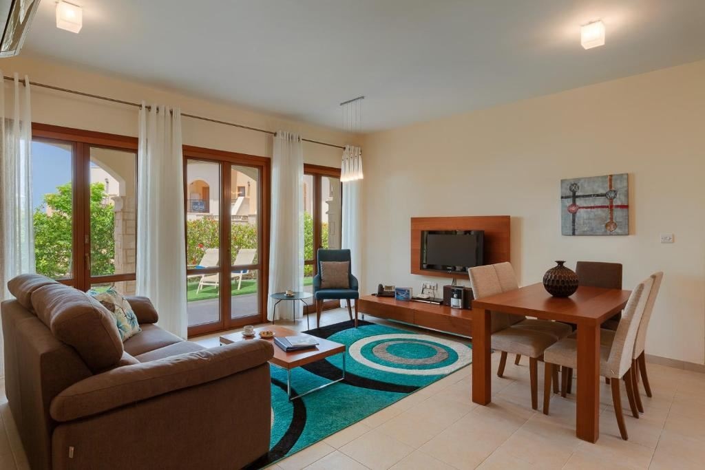 rooms-2-bedroom-standard-apartment-sharedpoolterrace