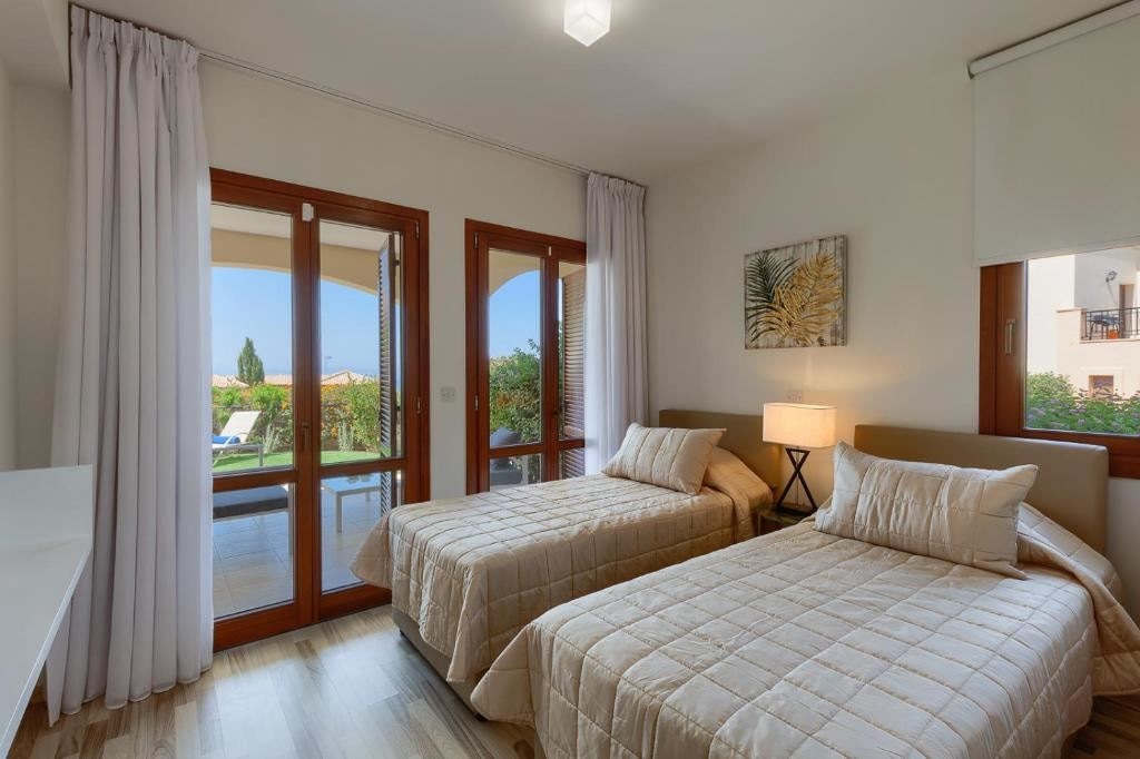 rooms-3-bedroom-standard-villa-sharedpoolterrace