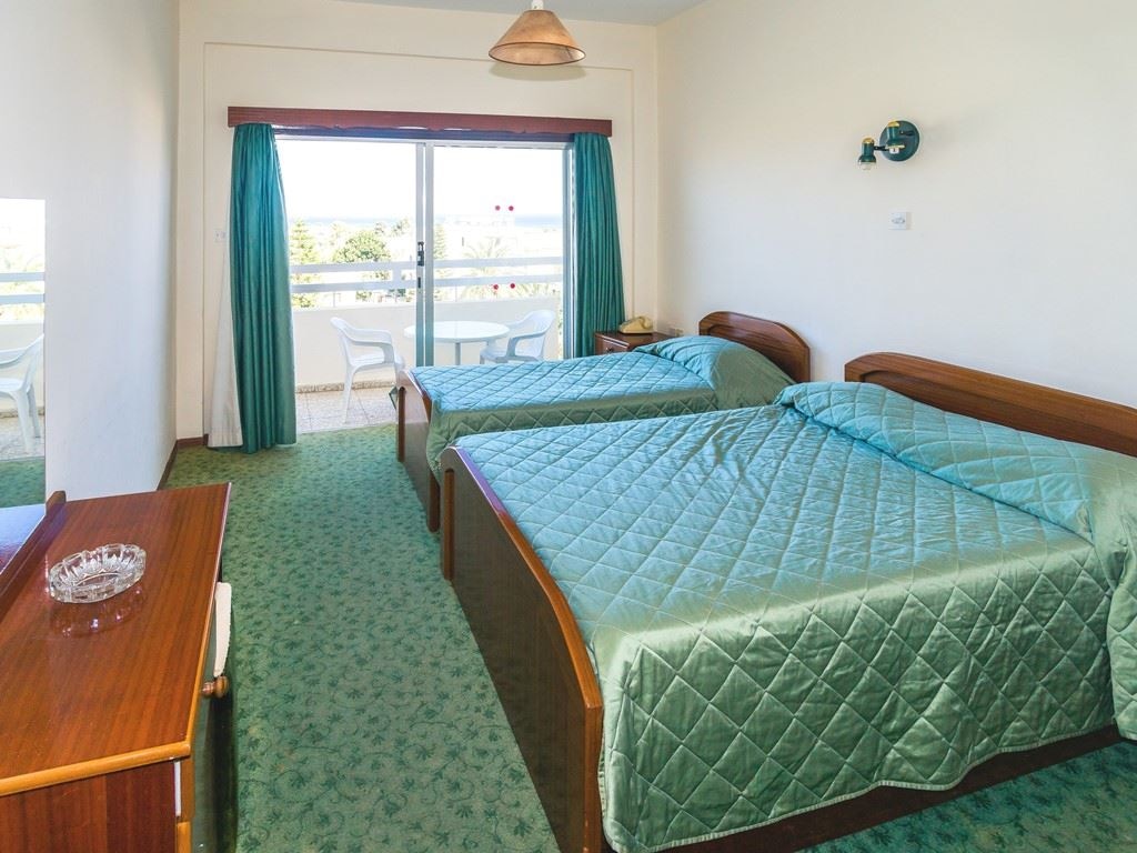 rooms-triple-standard-room