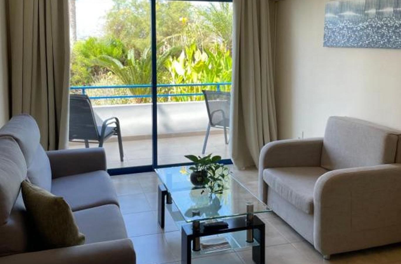 rooms-1-bedroom-standard-apartment-gardenview-balcony-or-terrace