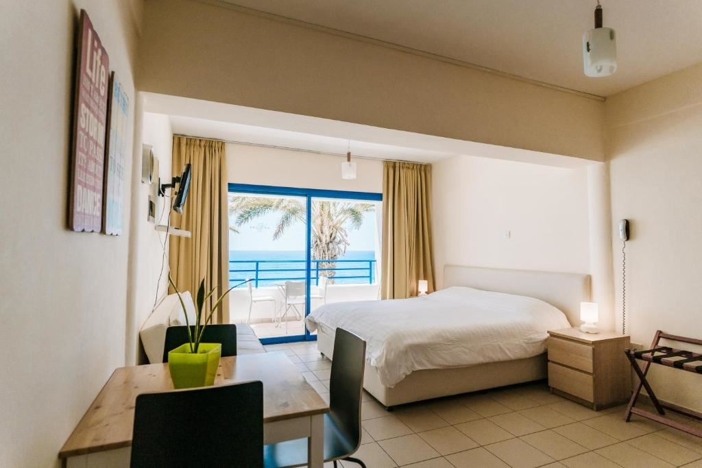 rooms-standard-studio-seaview-balcony