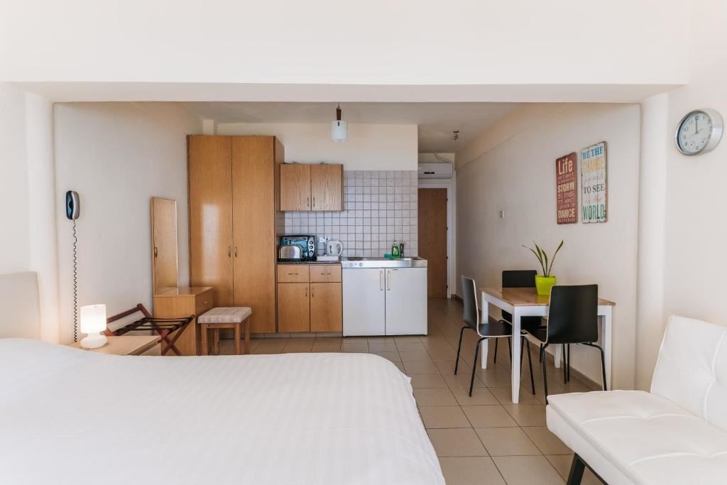 rooms-standard-studio-seaview-balcony