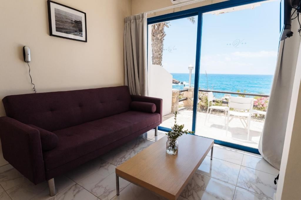 rooms-superior-studio-seaview-balcony