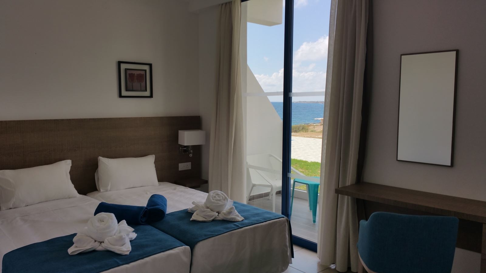 rooms-studio-suite-poolsea-view