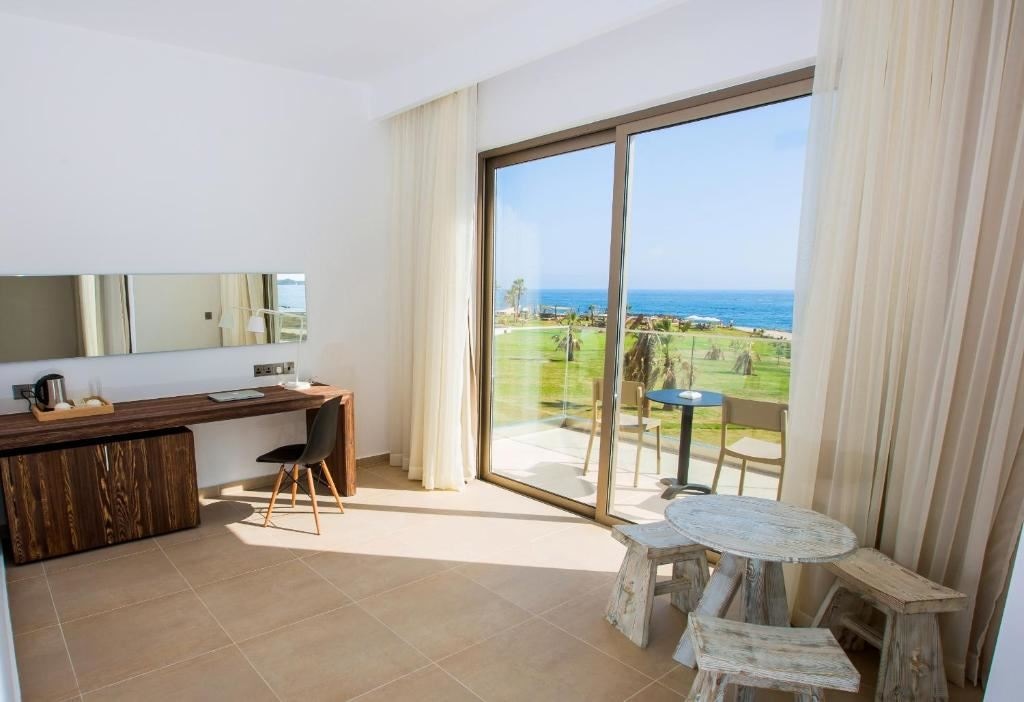 rooms-1-bedroom-suite-seaview-balcony