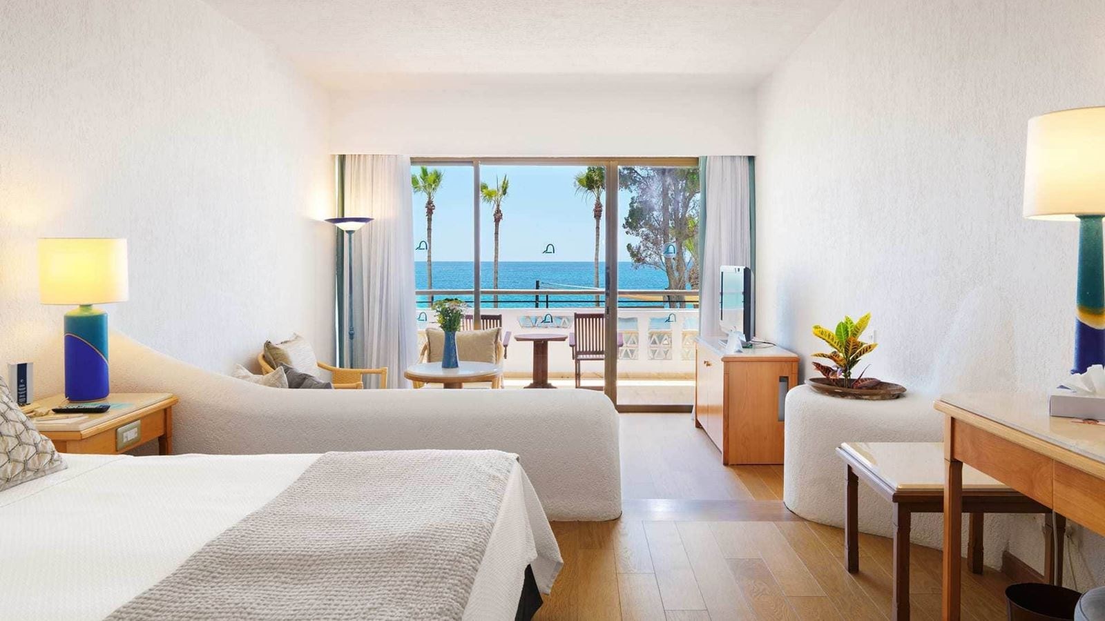 rooms-executive-junior-suite-seaview-balcony-or-terrace