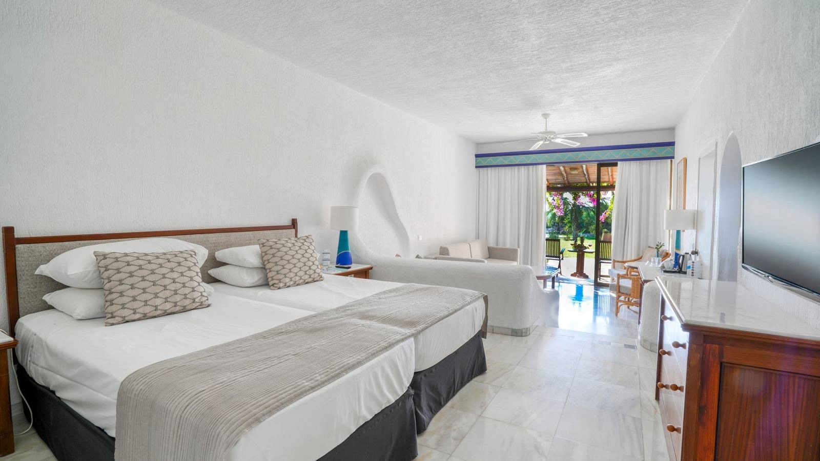 rooms-standard-studio-gardensea-view-balcony-or-terrace