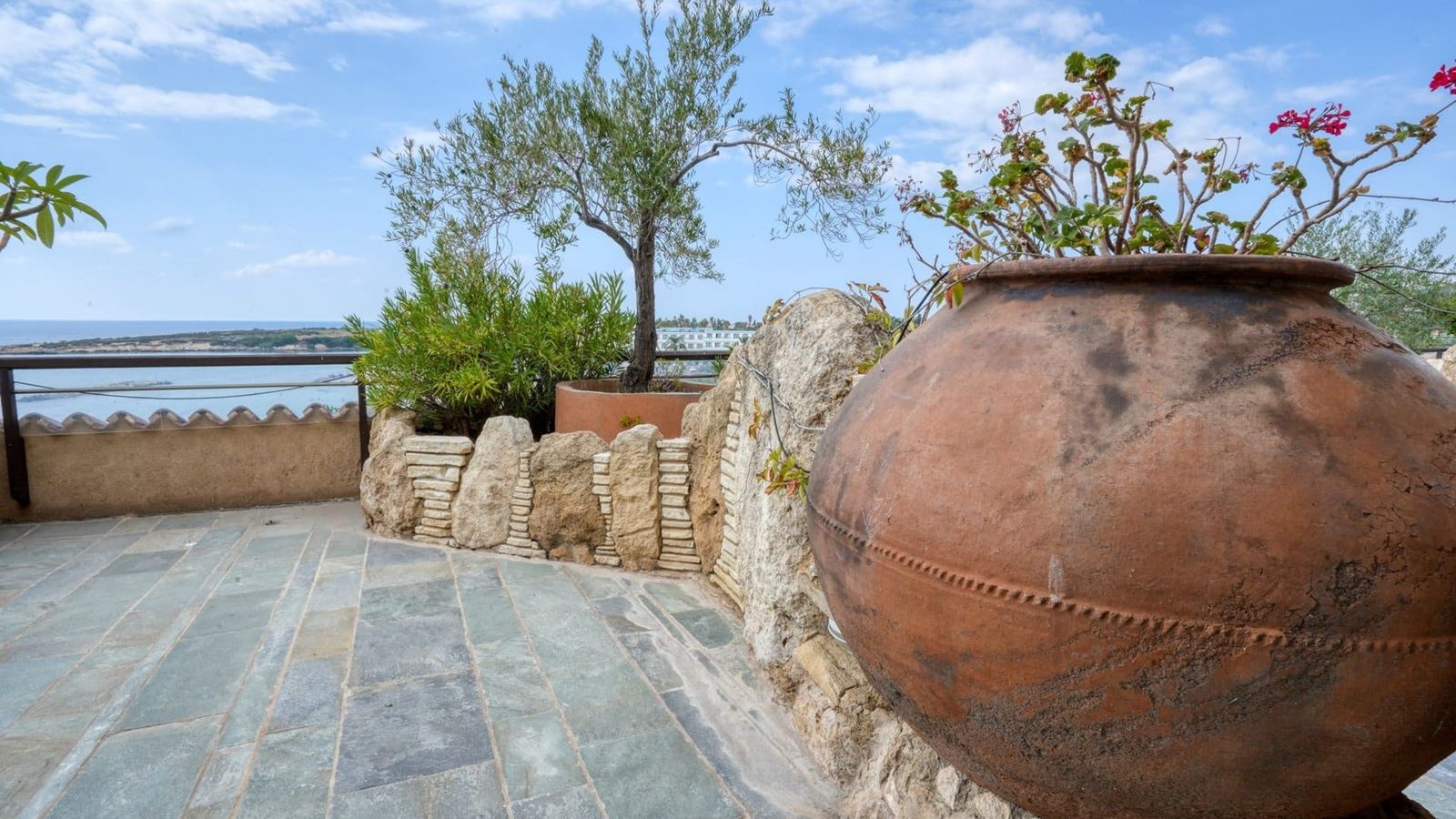 rooms-superior-studio-seaview-balcony