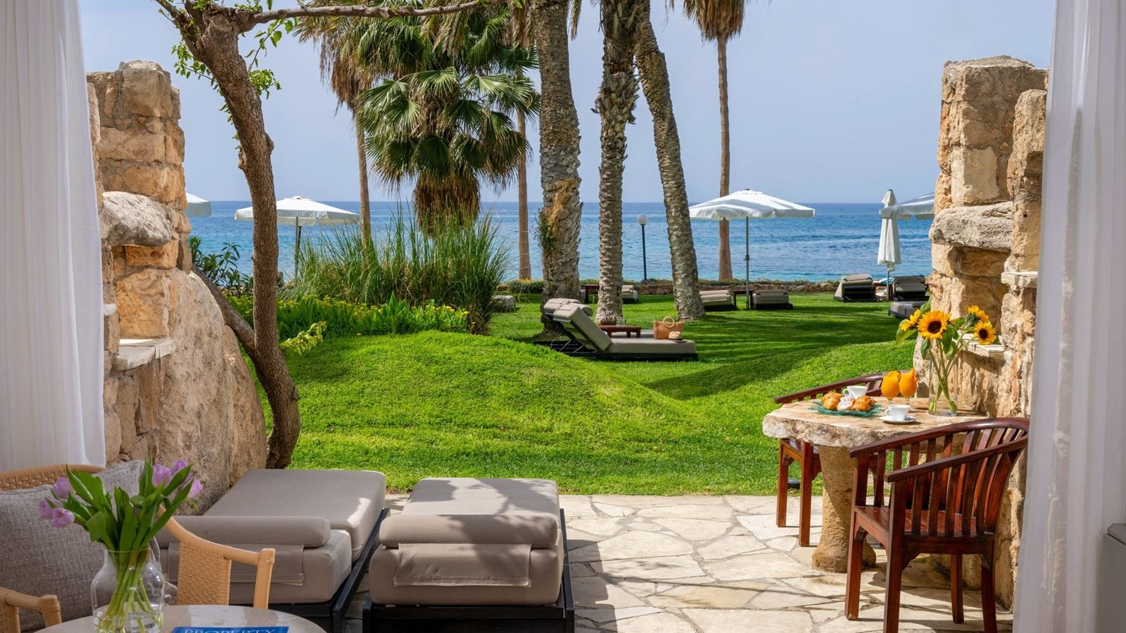 rooms-beach-suite-seaview-terrace