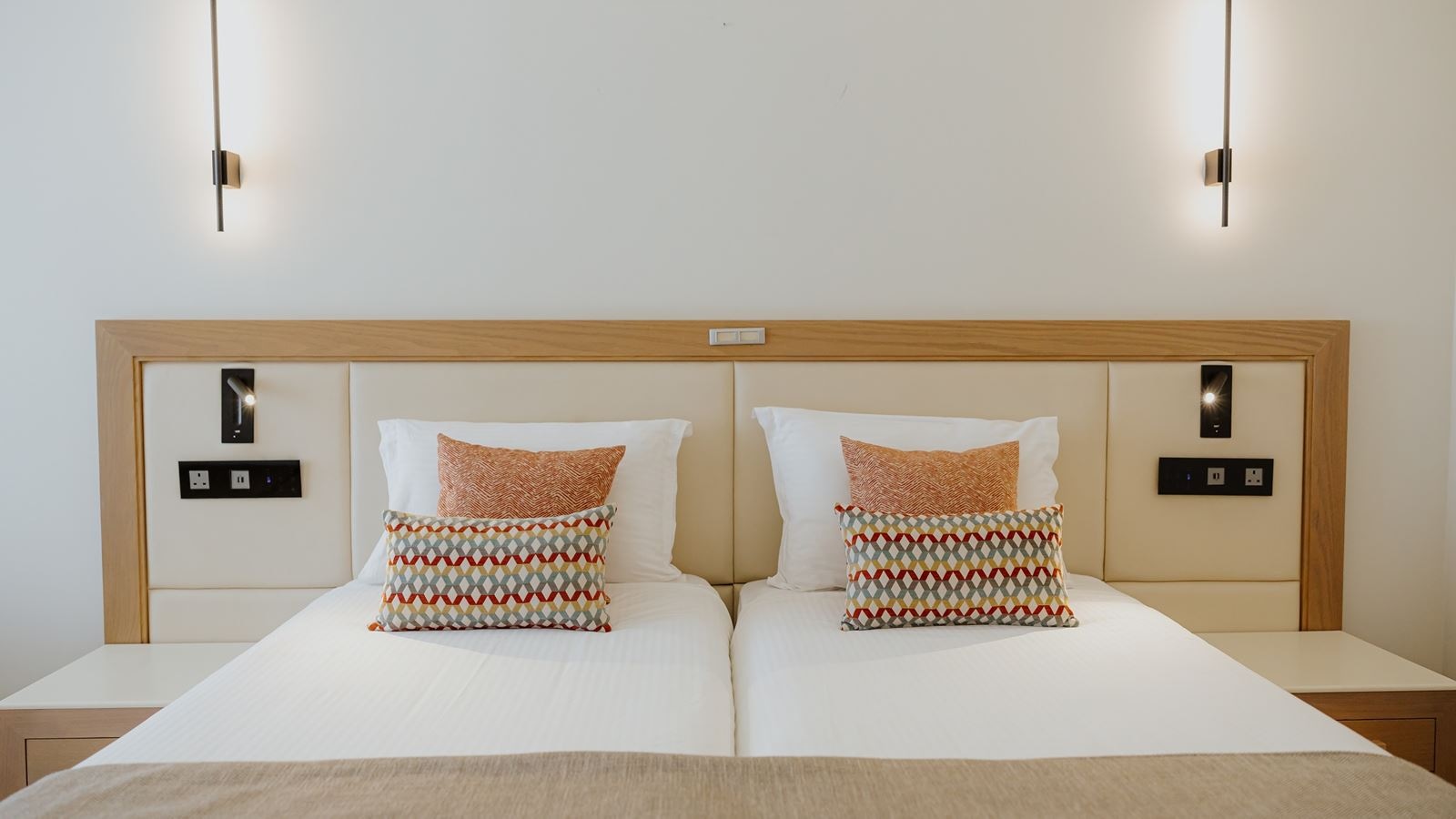 rooms-superior-room--sea-view-balcony-