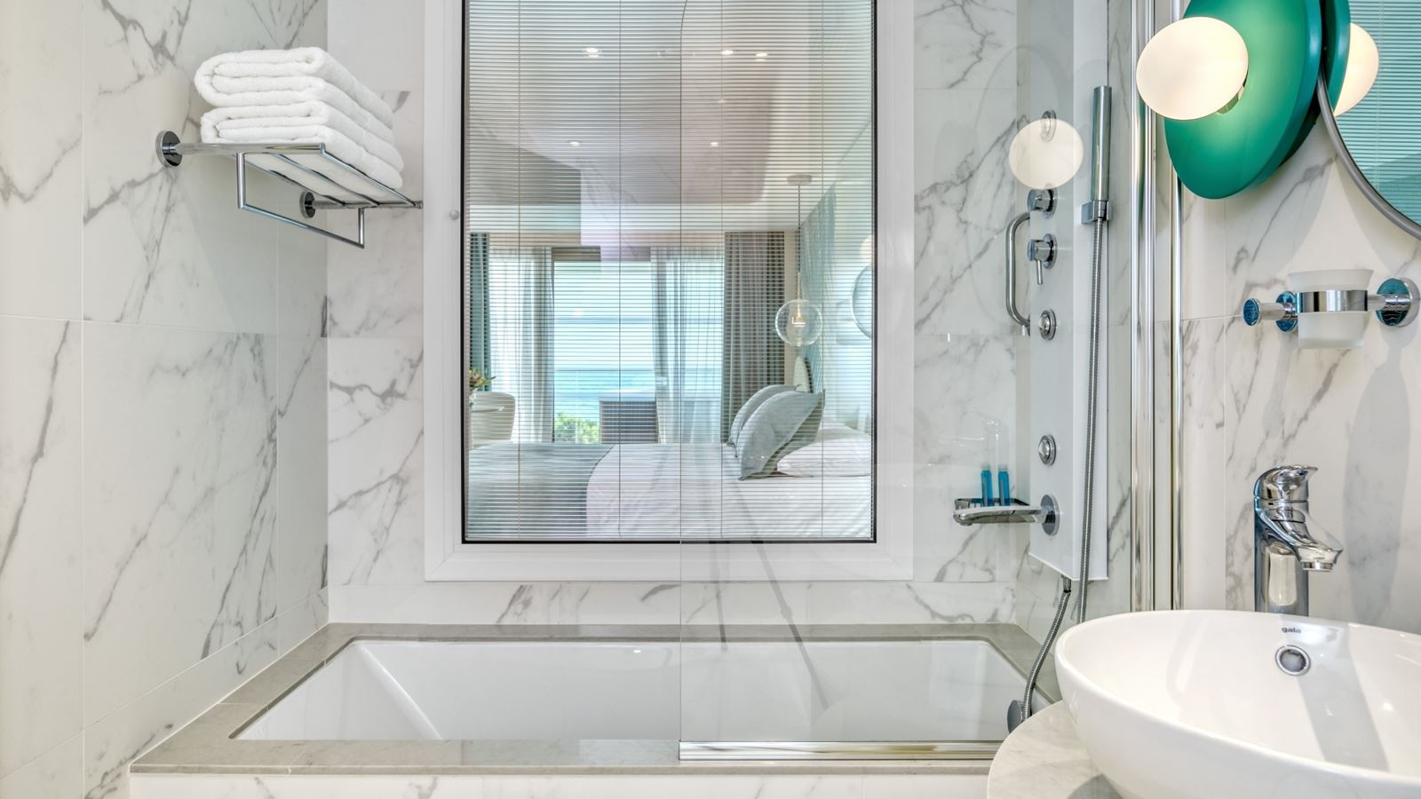 rooms-standard-junior-suite-seaview-with-jacuzzi