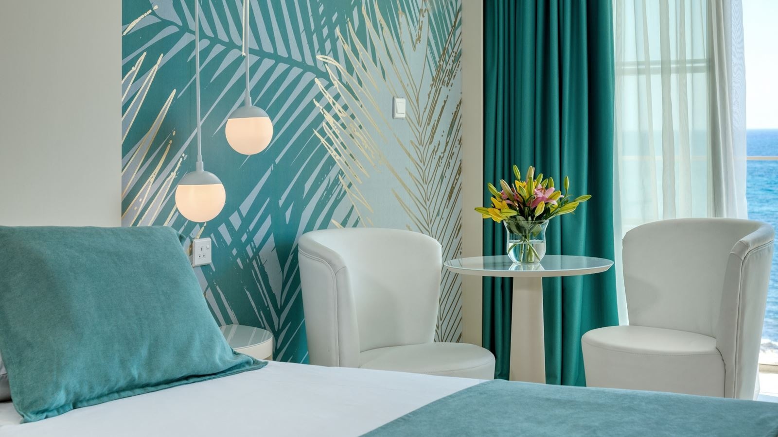 rooms-superior-room-seaview-balcony