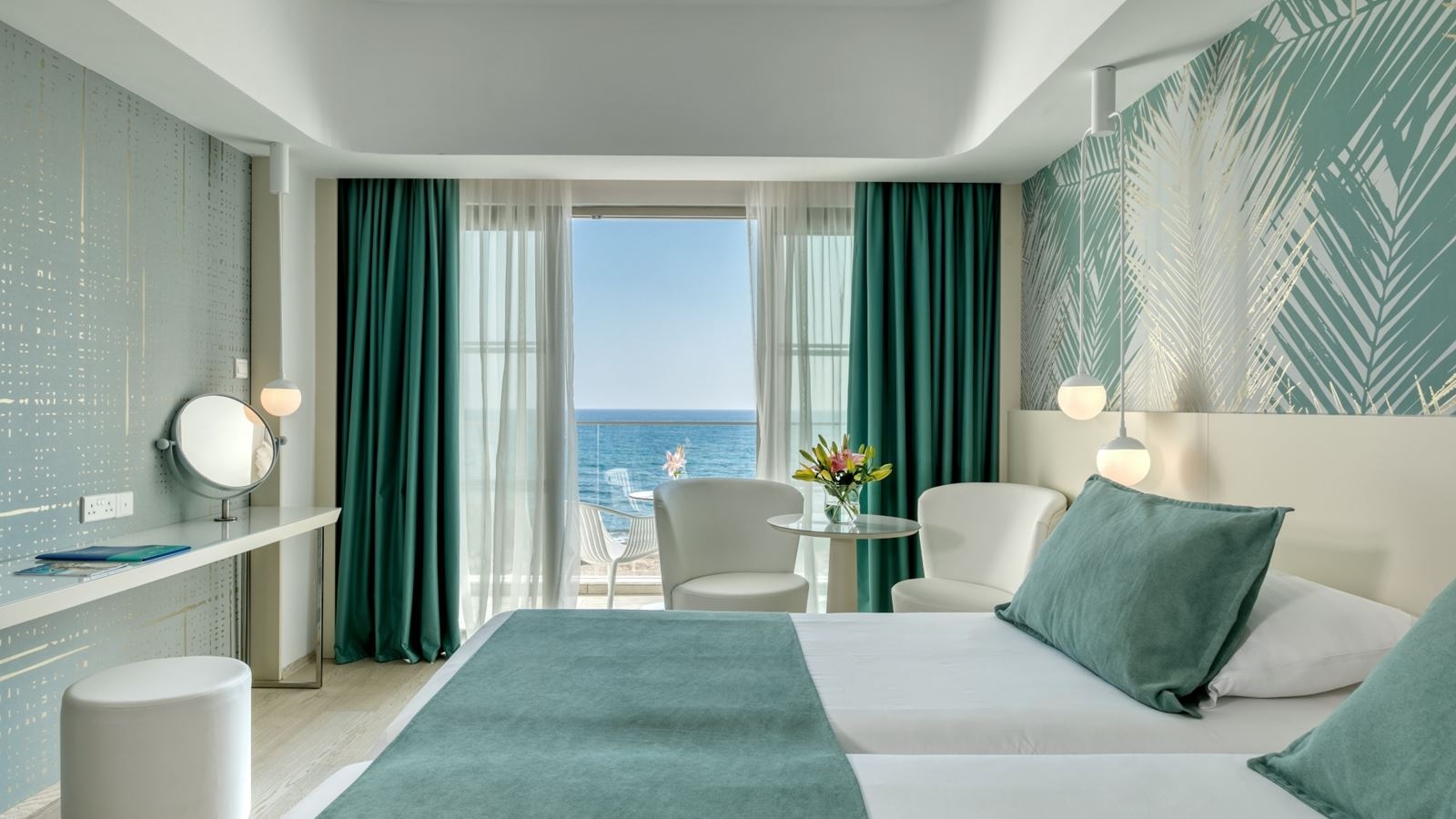 rooms-singleuse-superior-room-seaview-balcony