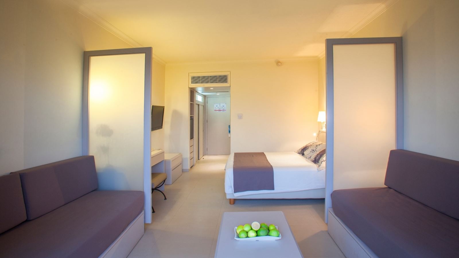 rooms-standard-familyroom