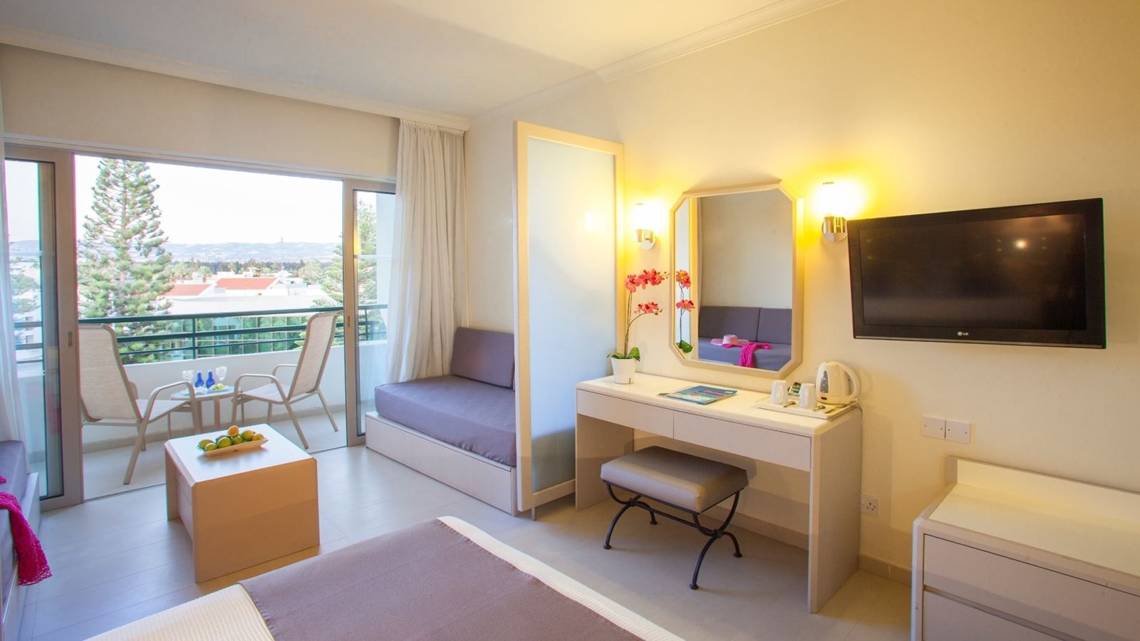 rooms-standard-familyroom