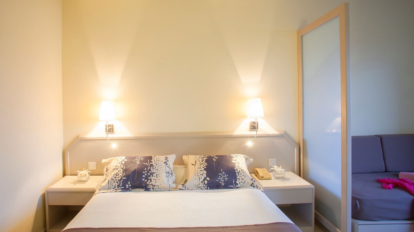 rooms-standard-familyroom-seaview