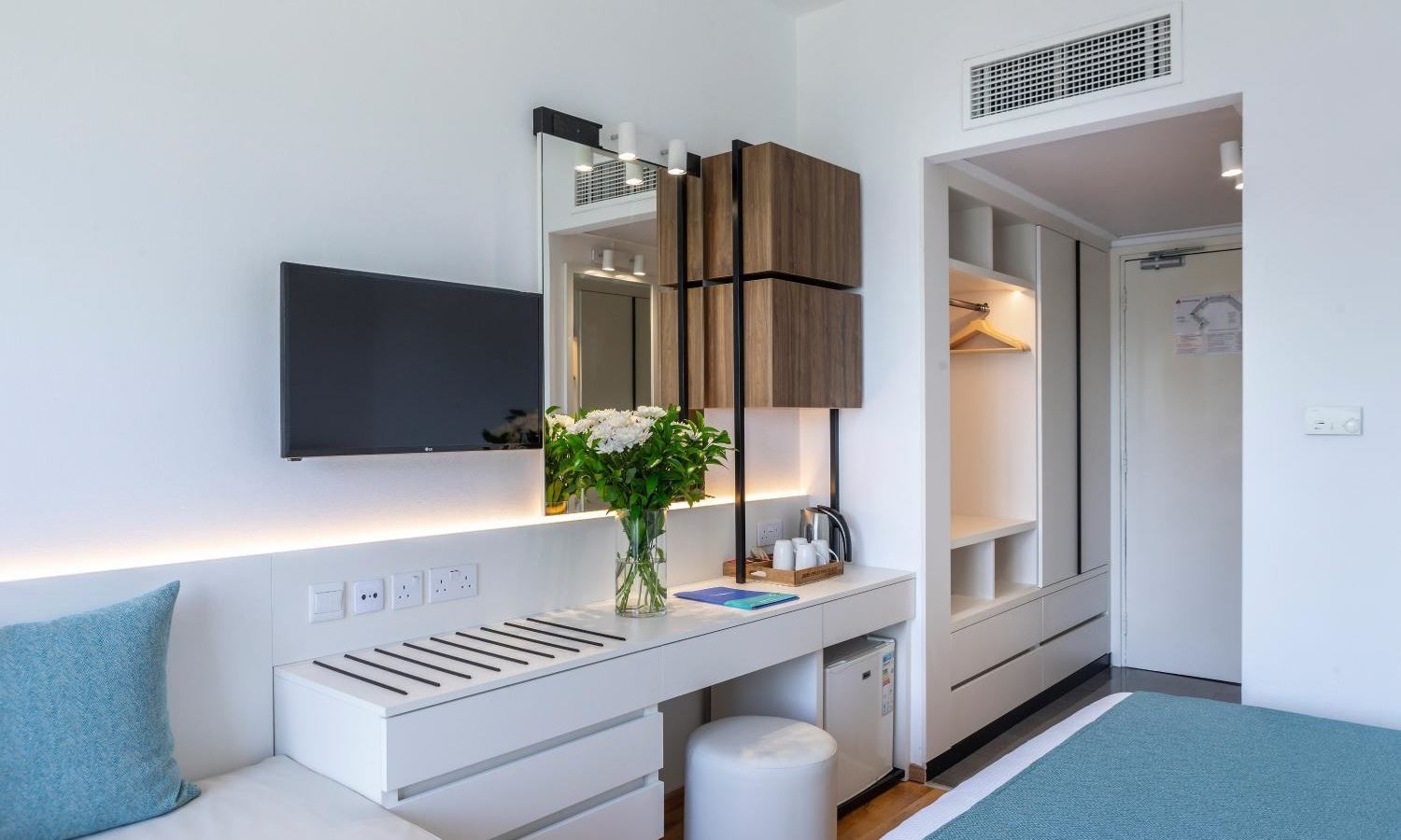 rooms-single-standard-room-balcony