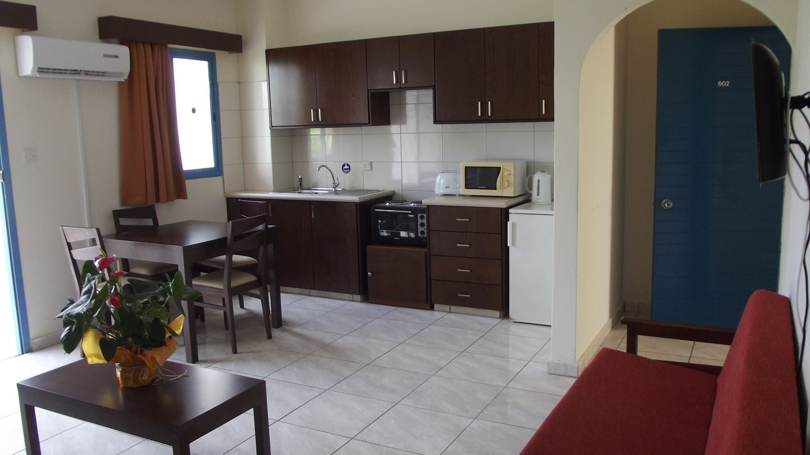 rooms-1-bedroom-standard-apartment-balcony-or-terrace