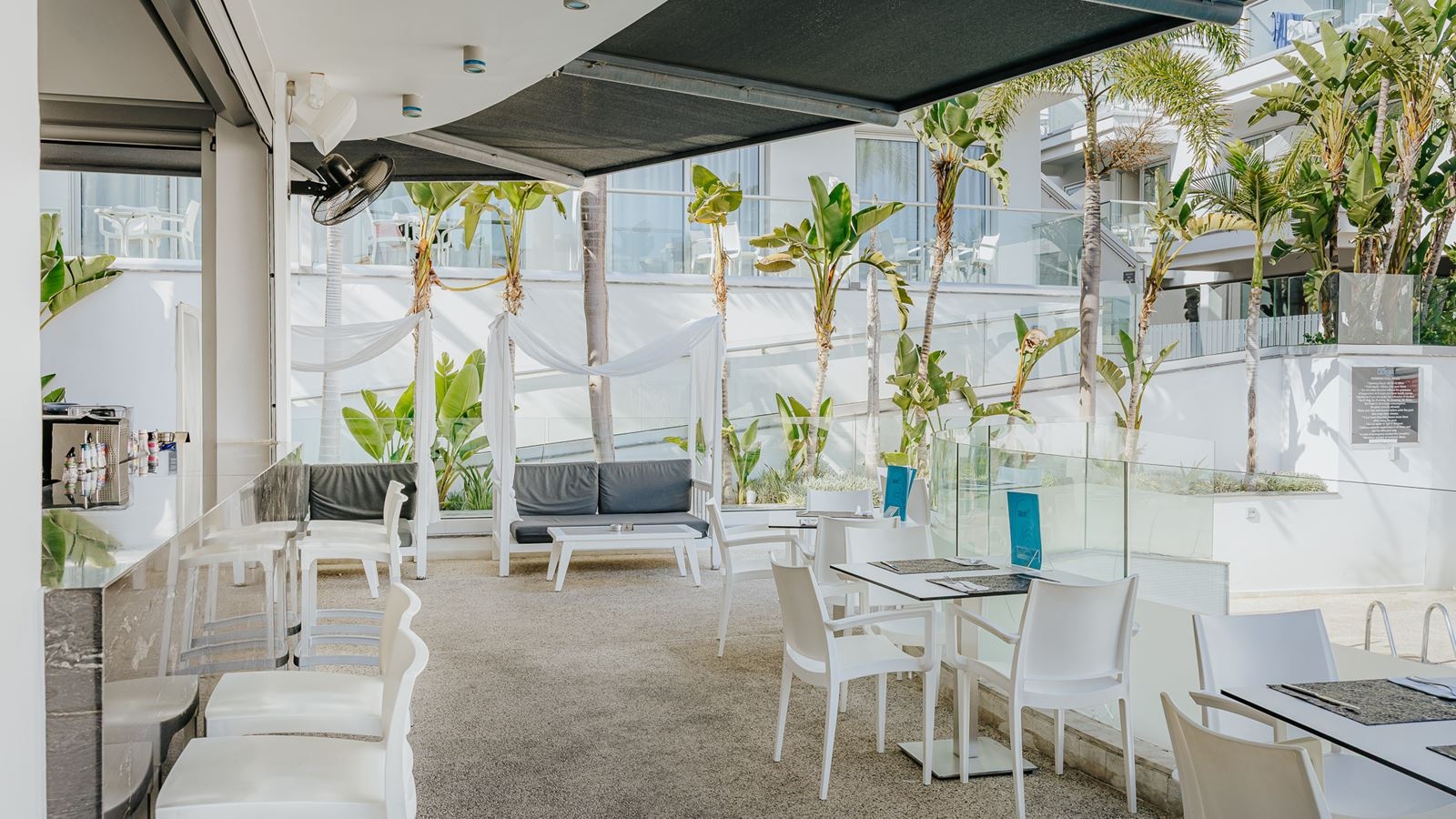 bars-poolside-snack-bar