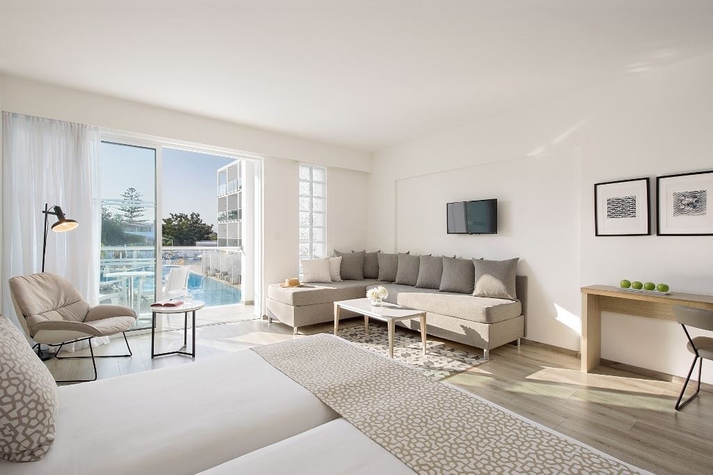 rooms-superior-family-room-pool-view-balcony-or-terrace