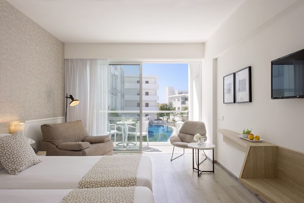 rooms-standard-room-pool-view-balcony-or-terrace