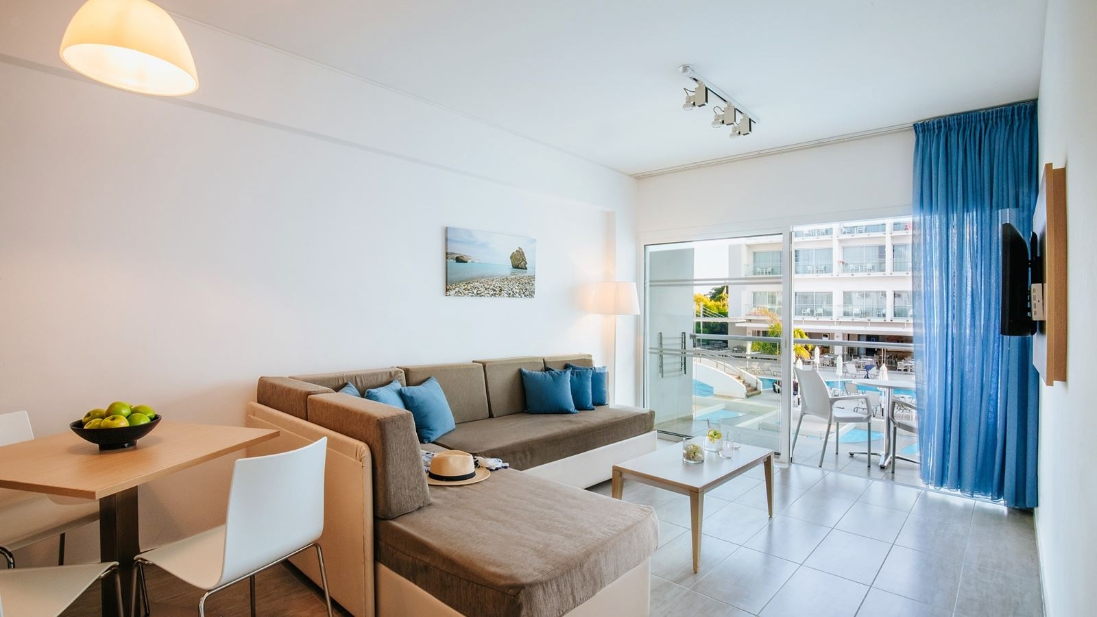 rooms-deluxe-family-room-pool-view-balcony-or-terrace