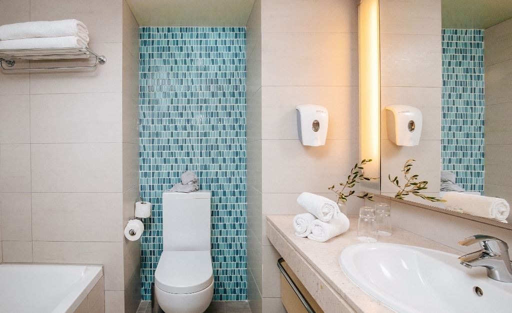 rooms-deluxe-family-room-pool-view-balcony-or-terrace